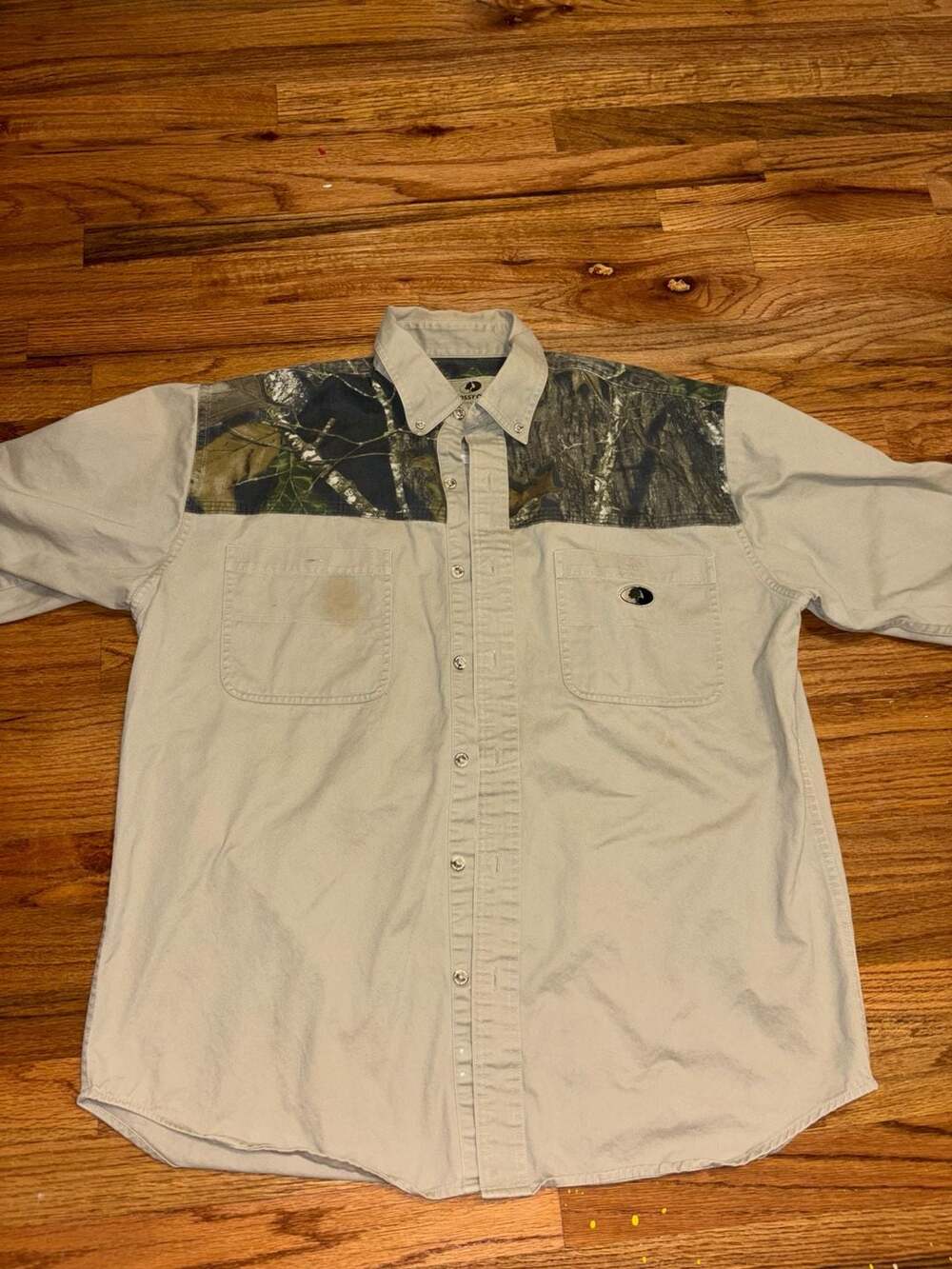 Mossy Oak Men's Long Sleeve Button Down Shirt Tan Camo Accent Hunting Outdoor